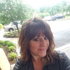 Meet your Posher, Dina